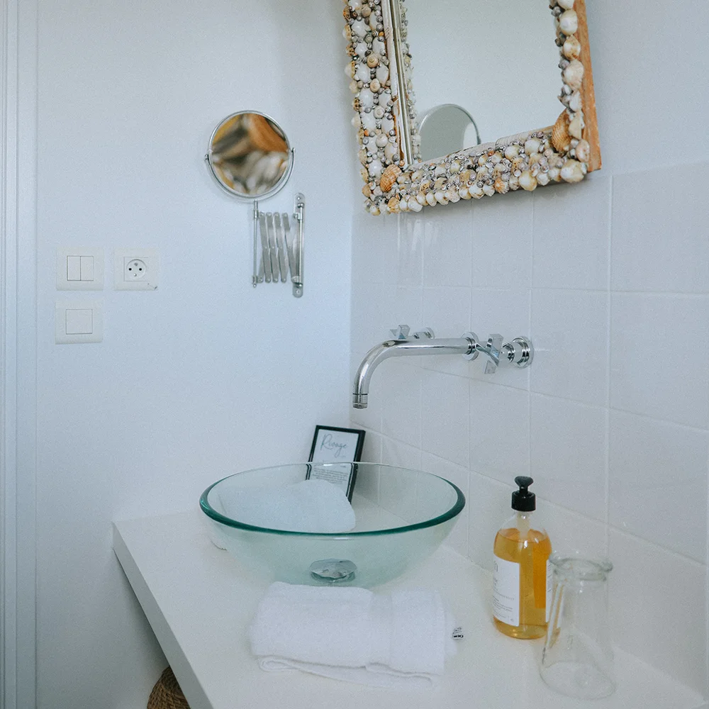 Les salles de bain de l'hôtel Rivage à Portivy